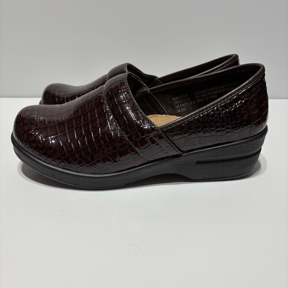 Duck Head Womens Becky
Brown Leather Nursing Clogs
Size 9W